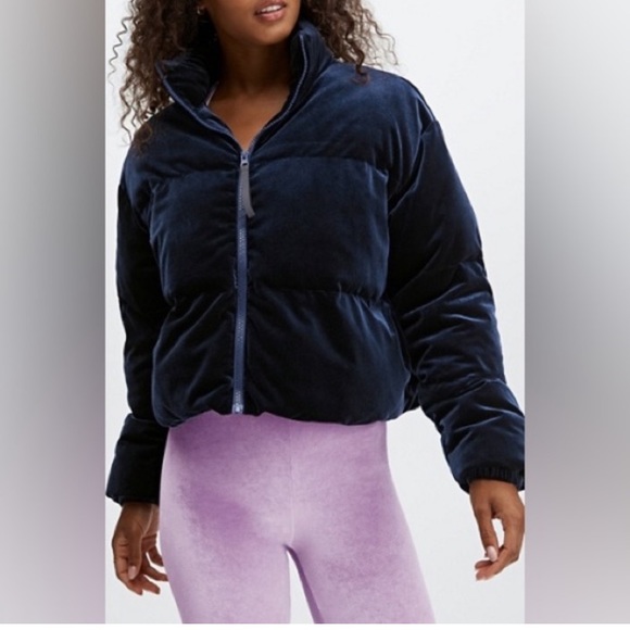 Wander Velour Fabletics Blue Velvet Puffer Cropped Jacket size M - Picture 1 of 7